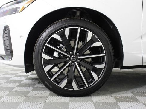New 2026 Volvo XC60 B5 Ultra w/ Climate Package PRO image 13