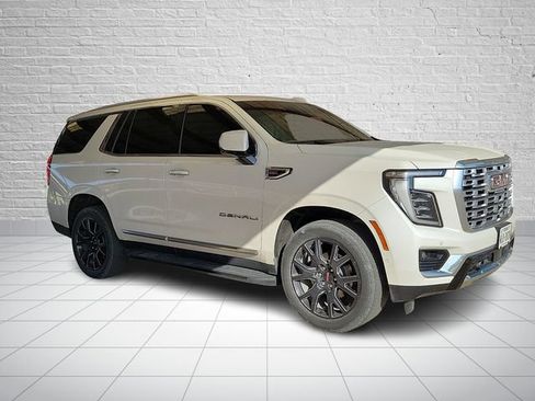 Used 2025 GMC Yukon Denali w/ Advanced Technology Package AWD/4WD image 4