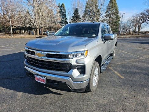 Used 2025 Chevrolet Silverado 1500 LT image 2