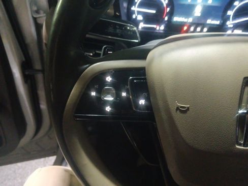 Used 2021 Lincoln Corsair AWD w/ Premium Package image 23