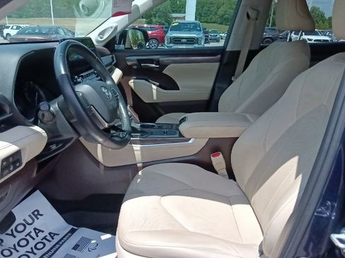 Used 2021 Toyota Highlander Limited FWD image 15