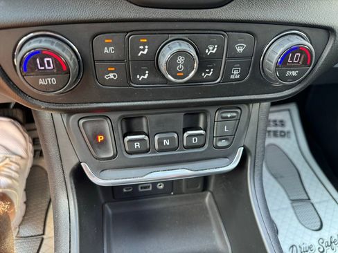 Used 2018 GMC Terrain SLE w/ Driver Convenience Package image 21