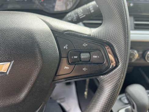 Used 2025 Chevrolet Trax LS FWD image 20