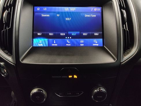 Used 2020 Ford Edge SE FWD image 25