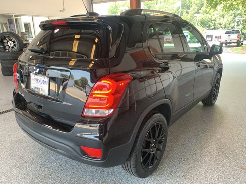 Used 2022 Chevrolet Trax LT w/ Midnight Edition AWD/4WD image 10