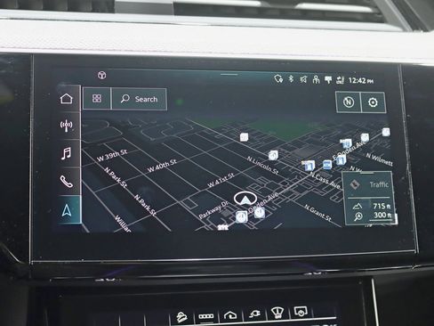 Used 2022 Audi e-tron S Prestige w/ Prestige Package image 17