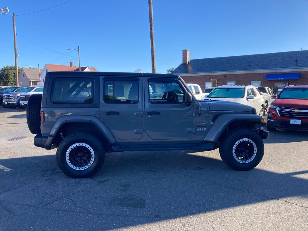 Used 2018 Jeep Wrangler Unlimited Sahara AWD/4WD image 33