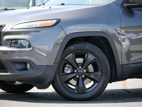 Used 2018 Jeep Cherokee Latitude w/ Altitude Package FWD image 13