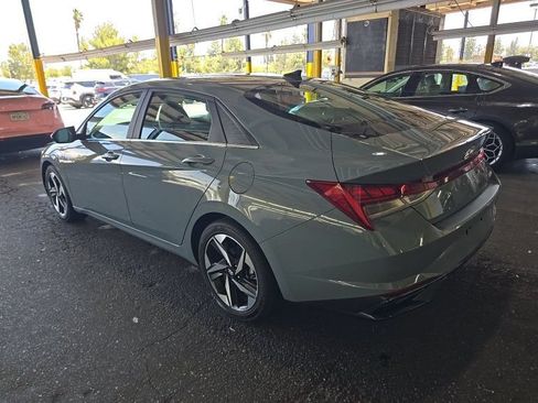 Used 2023 Hyundai Elantra Limited FWD image 3