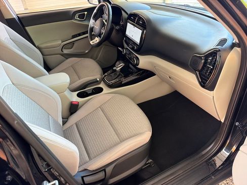 Used 2023 Kia Soul EX FWD image 28