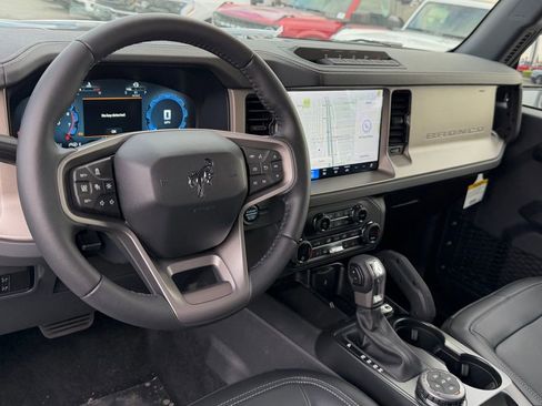 New 2025 Ford Bronco Badlands image 25