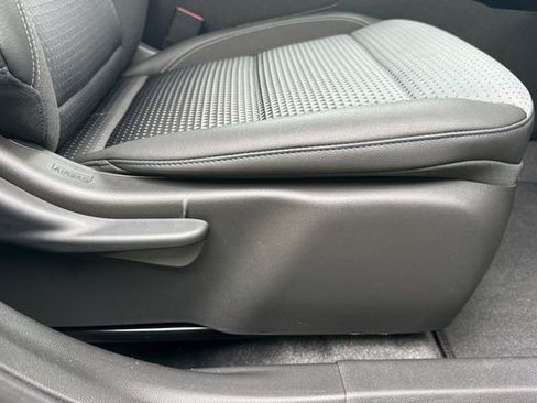 Used 2025 Chevrolet Trax LT w/ Driver Confidence Package image 23