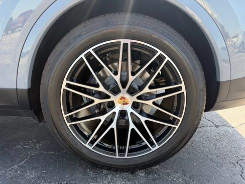 Used 2024 Porsche Cayenne Coupe AWD/4WD image 16