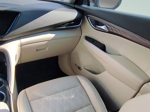 Used 2021 Buick Envision Avenir w/ Technology Package II FWD image 18