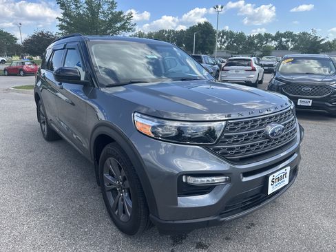 Used 2023 Ford Explorer XLT w/ Equipment Group 202A AWD/4WD image 2