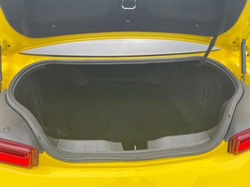 Used 2018 Chevrolet Camaro SS RWD image 31