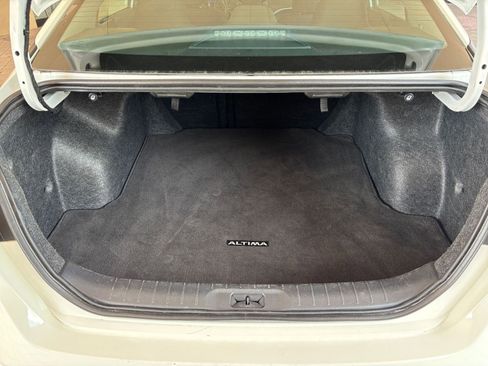 Used 2025 Nissan Altima 2.5 SV FWD image 30