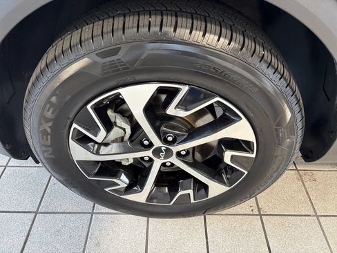 Used 2023 Kia Sportage EX AWD/4WD image 5