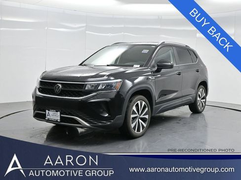 Used 2023 Volkswagen Taos SE w/ Panoramic Sunroof Package image 1