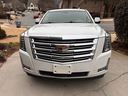 Used 2016 Cadillac Escalade Platinum image 2