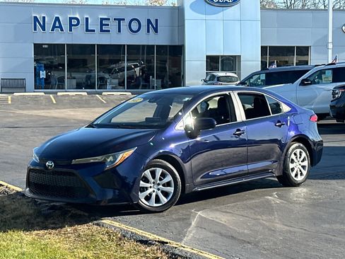 Used 2022 Toyota Corolla LE image 1