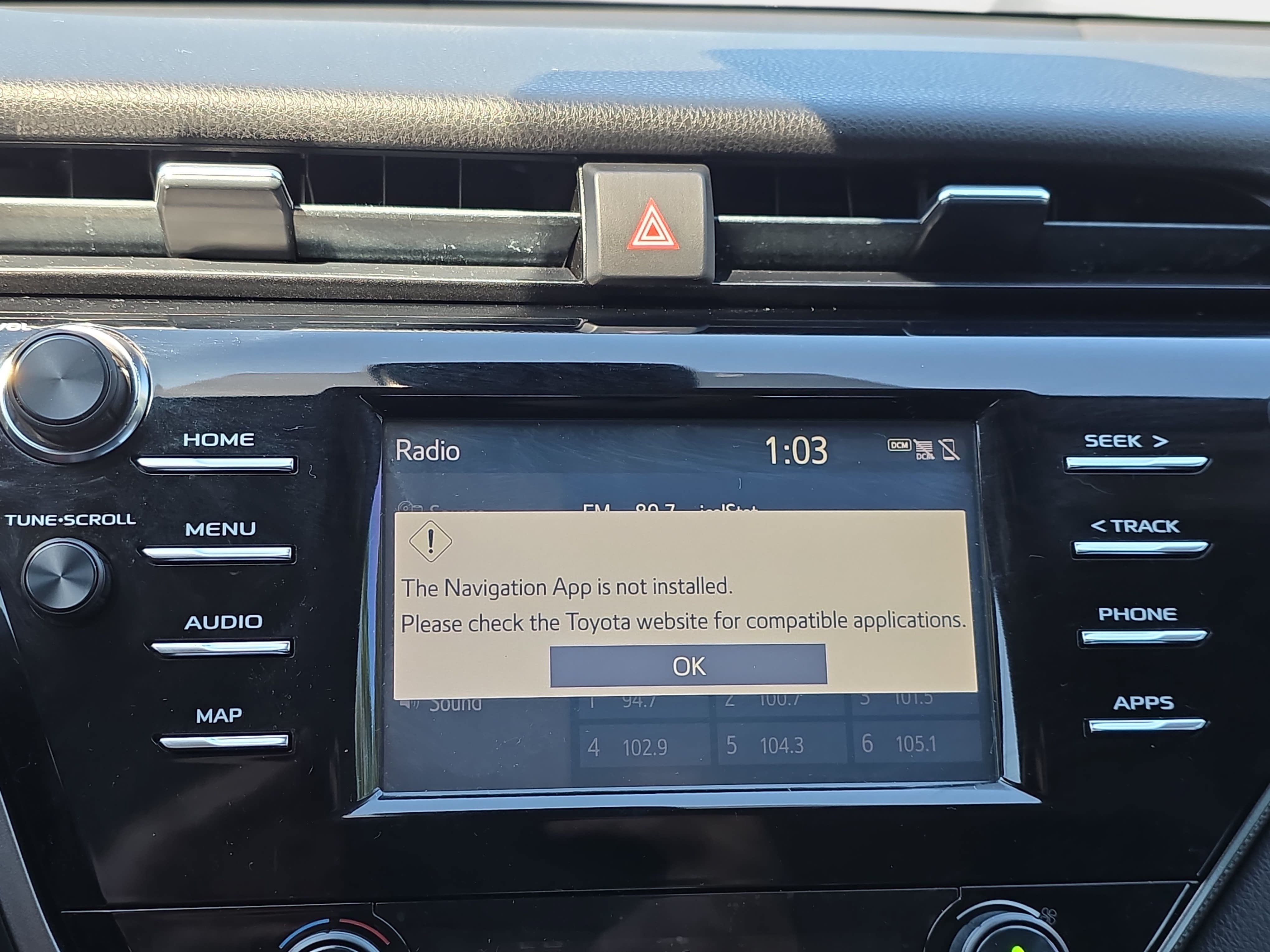 Used 2019 Toyota Camry SE FWD image 19