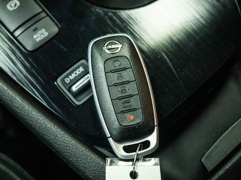 Used 2025 Nissan Rogue SV FWD image 22