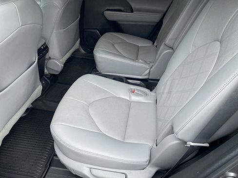 Used 2022 Toyota Highlander Platinum image 23