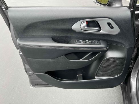 Used 2019 Chrysler Pacifica Limited w/ Advanced Safetytec Group FWD image 72