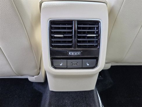 Used 2018 Volkswagen Passat 2.0T SE image 16