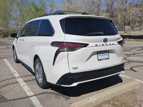 Used 2023 Toyota Sienna XSE w/ XSE Plus Package image 3
