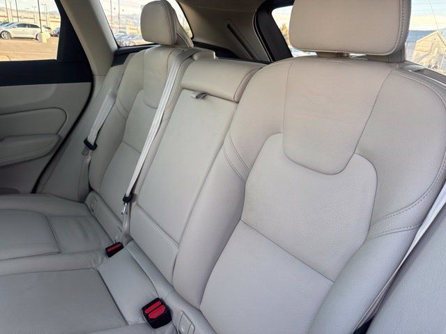Used 2023 Volvo XC60 B5 Plus w/ Protection Package Premier AWD/4WD image 17