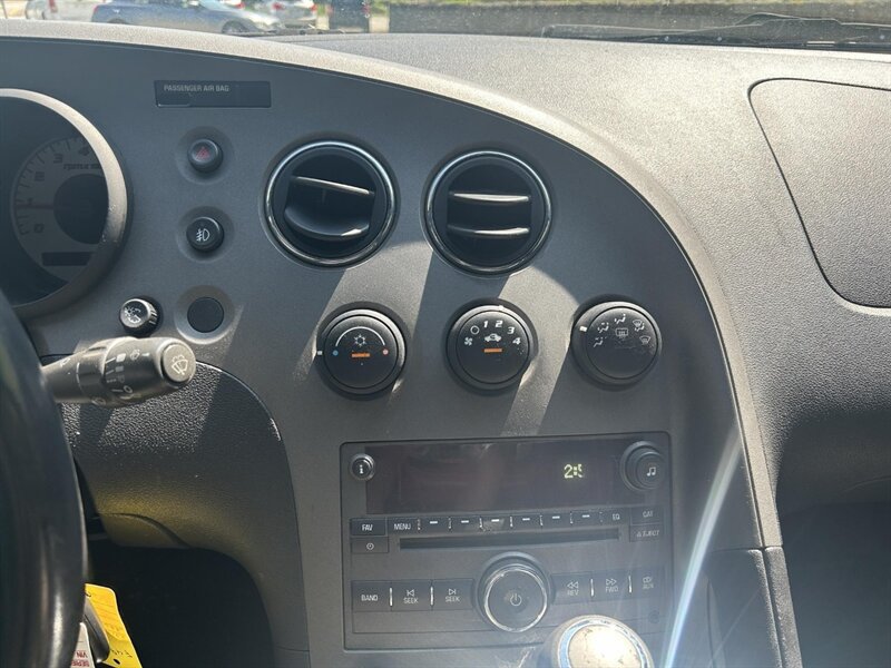 Used 2008 Pontiac Solstice Convertible w/ Premium Package RWD image 10