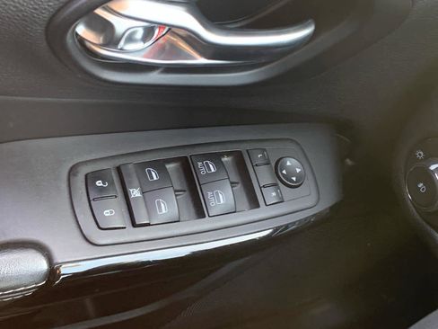 Used 2023 Jeep Cherokee Altitude Lux image 22