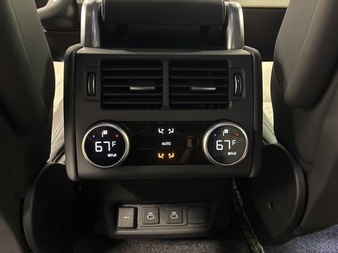 Certified 2024 Land Rover Discovery Dynamic SE image 32