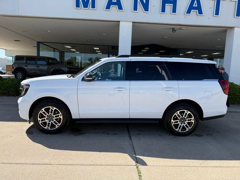 Used 2025 Ford Expedition Active image 9