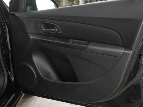 Used 2013 Chevrolet Cruze LT image 9