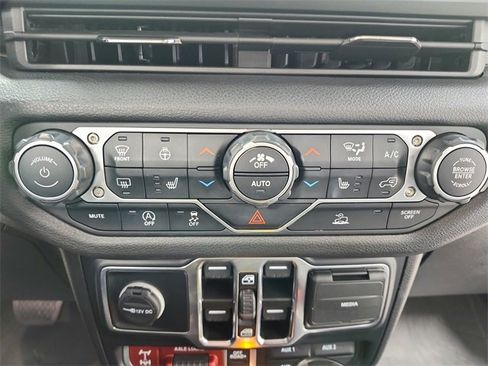 Used 2024 Jeep Wrangler Willys image 30