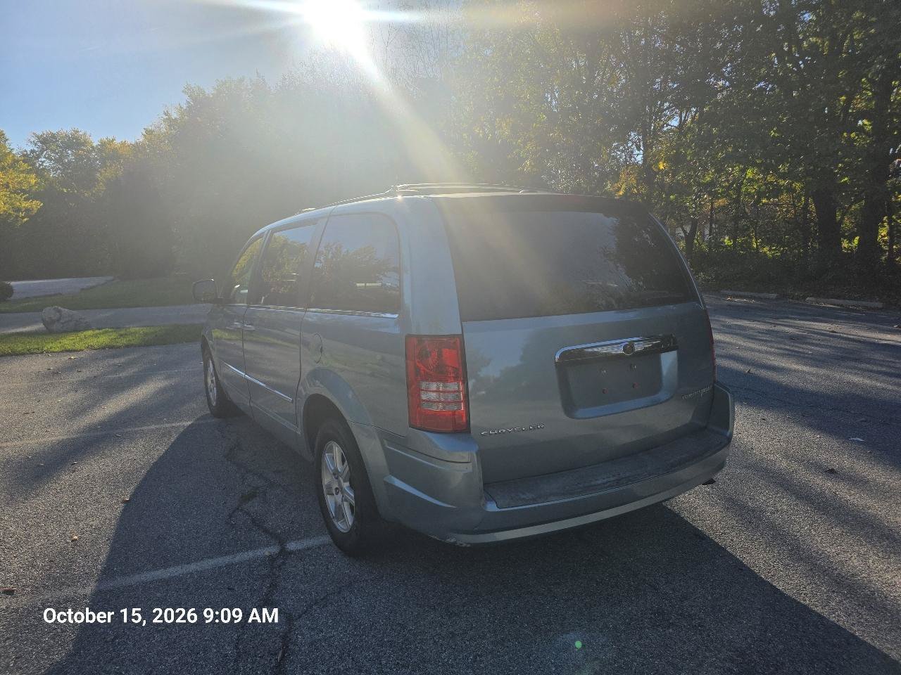 Used 2010 Chrysler Town & Country Touring FWD image 4