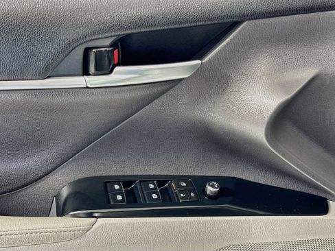 Used 2019 Toyota Camry XLE FWD image 14
