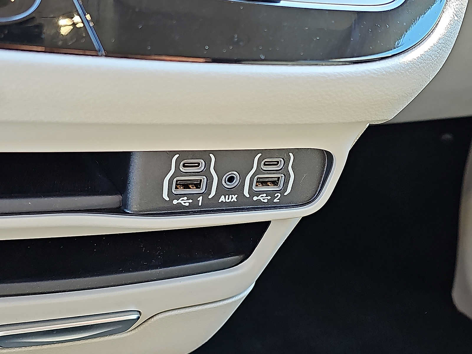 Used 2024 Chrysler Voyager LX FWD image 25