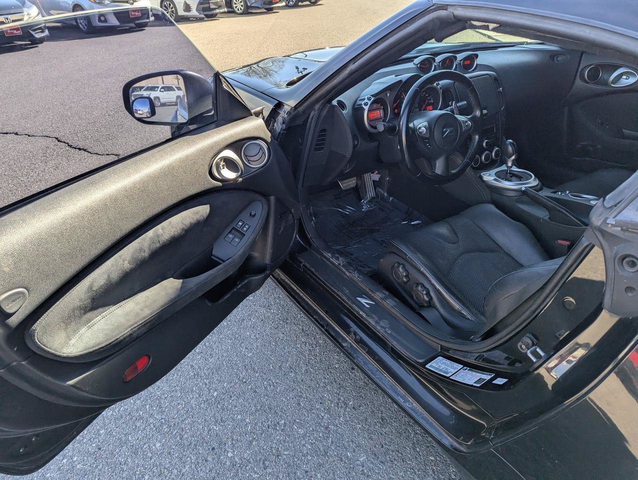 Used 2010 Nissan 370Z Touring RWD image 8
