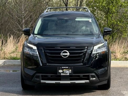 Certified 2024 Nissan Pathfinder SL w/ Black Appearance Package AWD/4WD image 2