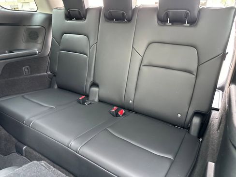 Used 2024 Nissan Pathfinder Platinum image 32