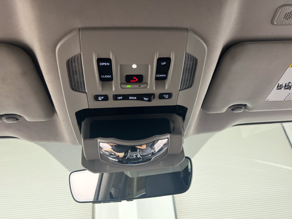 Used 2025 Toyota Highlander XLE FWD image 76