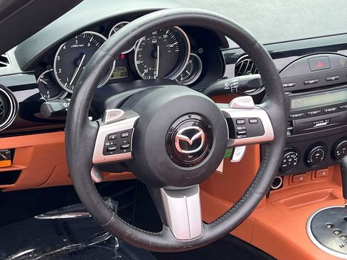 Used 2007 MAZDA MX-5 Miata Grand Touring RWD image 9
