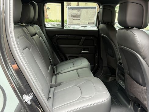 New 2026 Land Rover Defender 110 X-Dynamic SE AWD/4WD image 29
