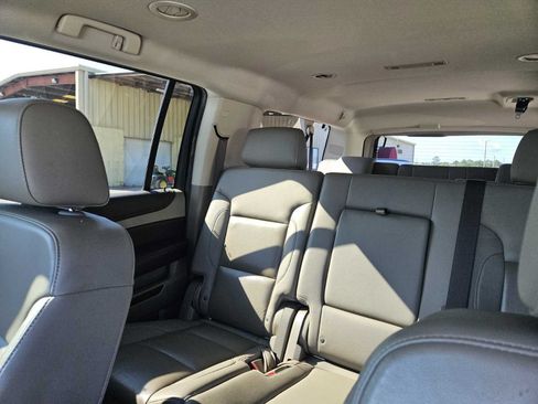Used 2020 Chevrolet Suburban LT RWD image 11