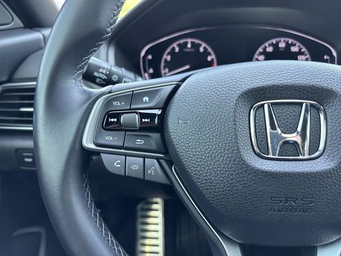Used 2018 Honda Accord Sport image 14