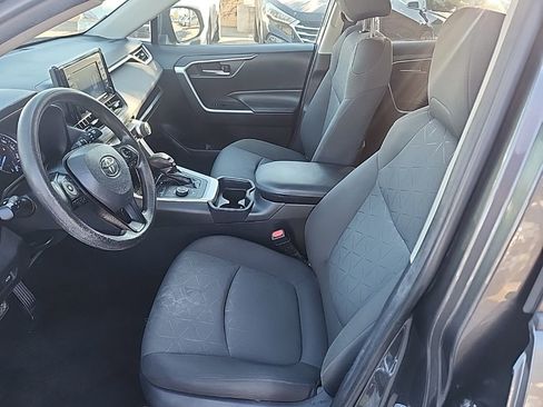 Used 2021 Toyota RAV4 XLE w/ Convenience Package image 10